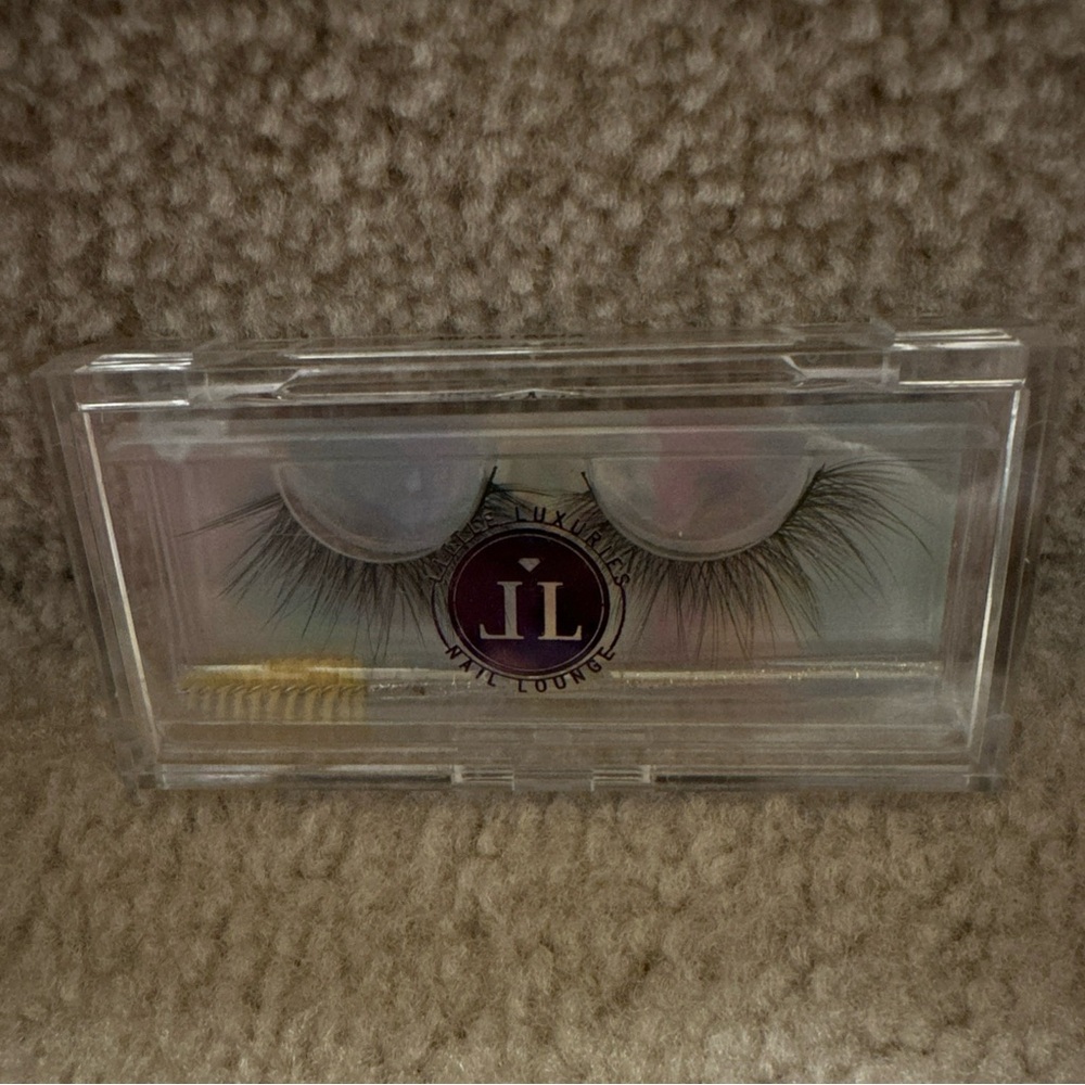 Little Luxury False Eyelashes in Clear Case new